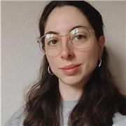 Profesora titulada con formación en problemas de aprendizaje, mindfulness y pedagogías activas.